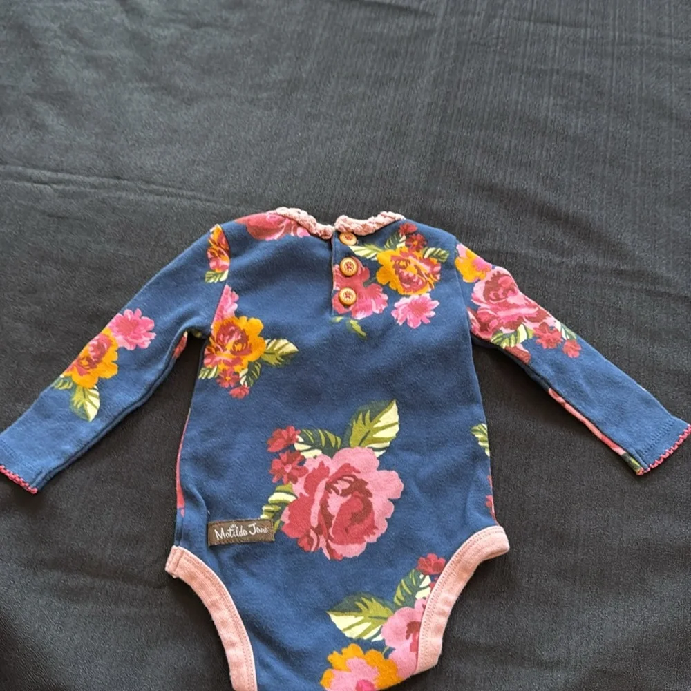 Matilda, Jane size 0–3 months Floral Long Sleeve Baby Onesie‎
